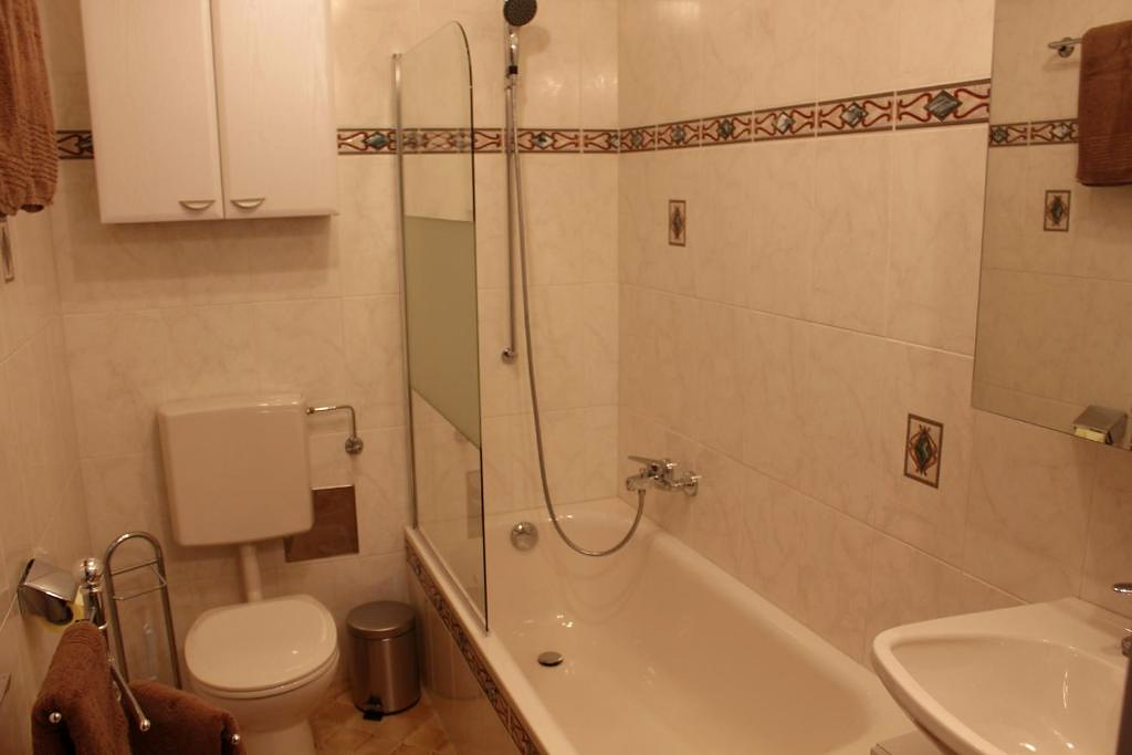 Elisa 2 in Kaprun – Badezimmer mit Badewanne
